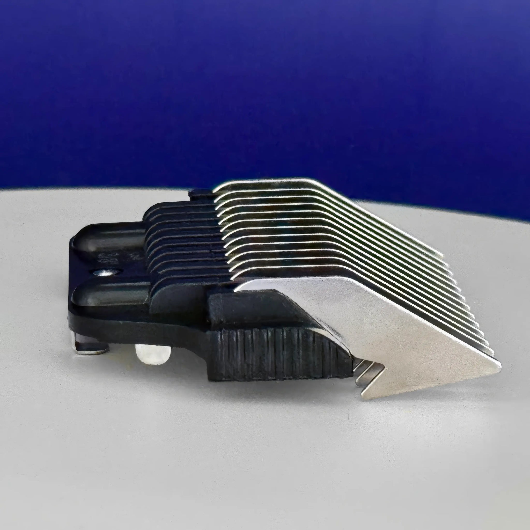 10mm (3/8″) Wide Blade Comb Attachment